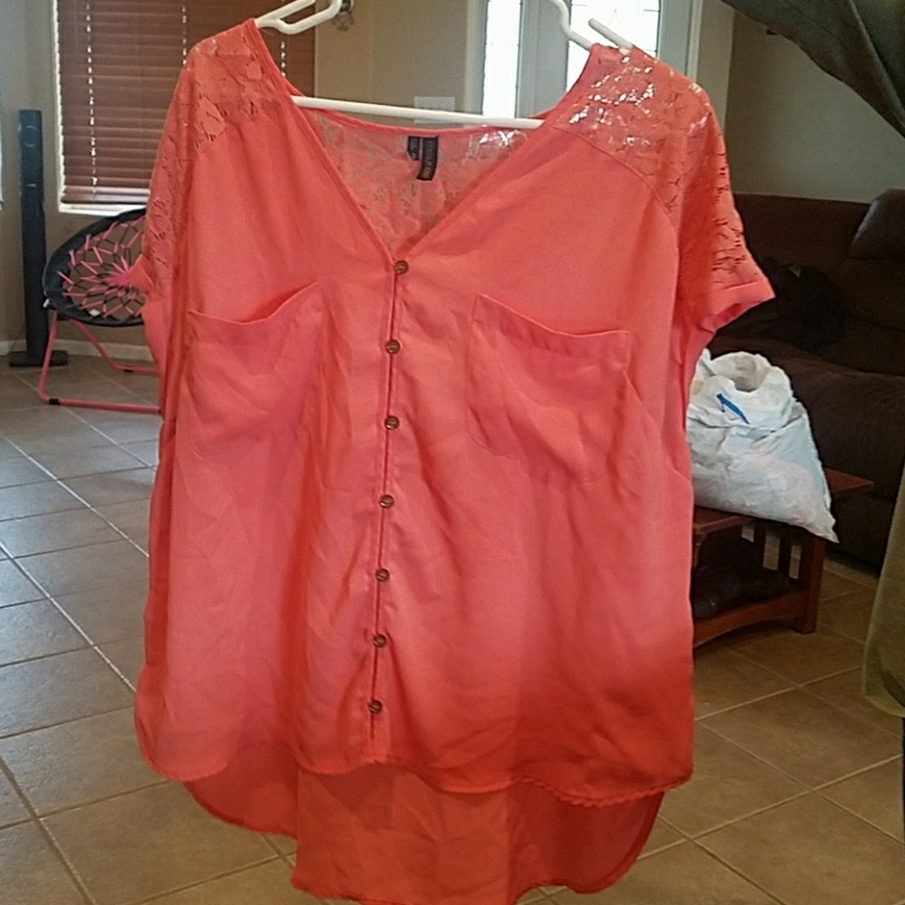 Maurice's Peach top
